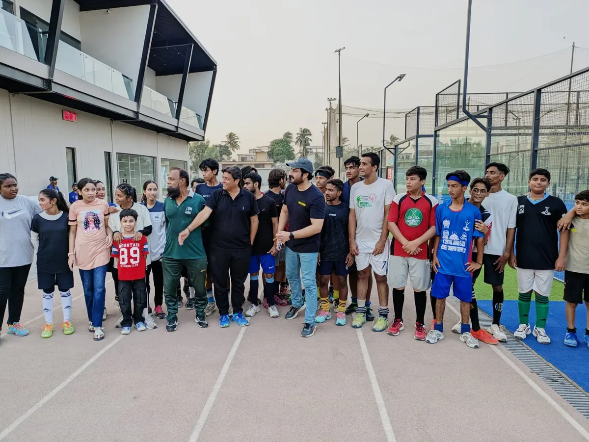 Players lined up on the track with Kamran Jilani during the session